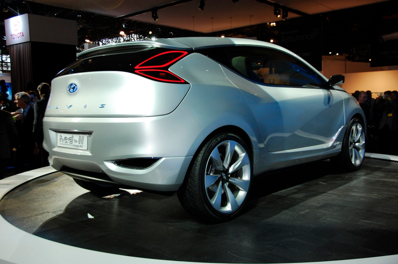 Illustration for article titled Hyundai Nuvis Concept: Hybrid Blue Drive Gives It Wings